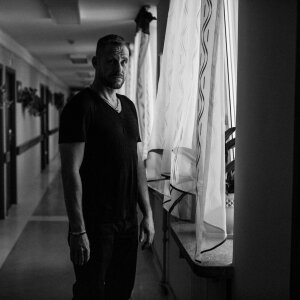 Za zamkniętymi drzwiami: Rinke Rooyens wraca do szpitala psychiatrycznego